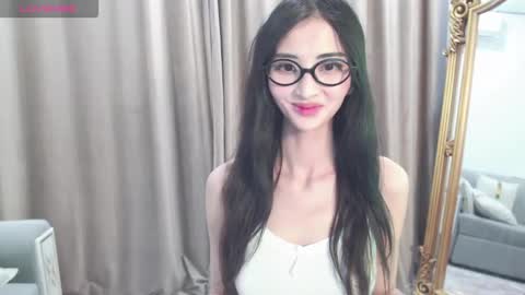 Snapshot of niufrommacau chatting on 11/24/25, 12:27 Niu online show from 11/24/25, 12:27