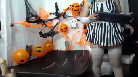 Niuk online show from 10/26/25, 01:17