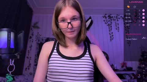 Snapshot of nloraaa chatting on 12/27/24, 04:32 Tears Lora online show from 12/27/24, 04:32