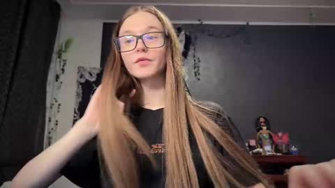 Snapshot of nloraaa chatting on 03/06/25, 10:15 Tears Lora online show from 03/06/25, 10:15