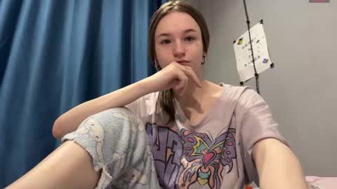 Snapshot of nloraaa chatting on 12/21/25, 11:28 Tears Lora online show from 12/21/25, 11:28