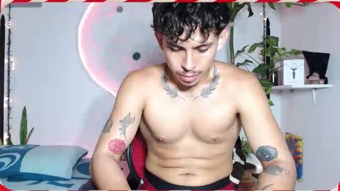 Snapshot of no_face_69 chatting on 12/05/25, 01:36 x online show from 12/05/25, 01:36