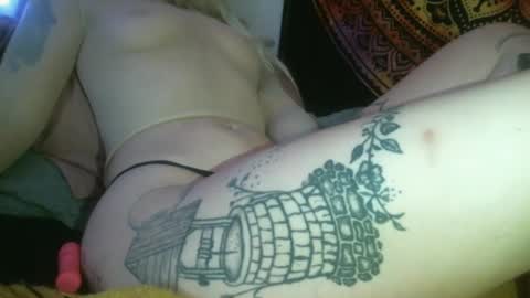 Snapshot of no_facequeen chatting on 02/23/25, 01:42 Leah online show from 02/23/25, 01:42