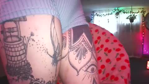 Snapshot of no_facequeen chatting on 03/24/26, 11:59 Leah online show from 03/24/26, 11:59