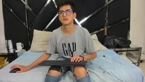 Snapshot of noa_arez chatting on 02/01/26, 12:20 NoaandArez online show from 02/01/26, 12:20