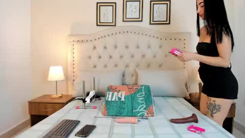 NATHALIA MORENO online show from 06/05/26, 12:33