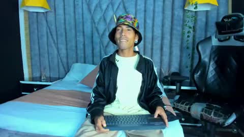 Snapshot of noaahtylor chatting on 05/12/26, 03:47 Noah online show from 05/12/26, 03:47
