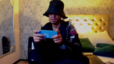 Snapshot of noaahtylor chatting on 05/21/26, 04:41 Noah online show from 05/21/26, 04:41