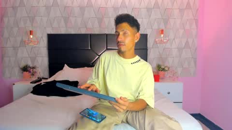 Snapshot of noaahtylor chatting on 05/23/26, 08:46 Noah online show from 05/23/26, 08:46