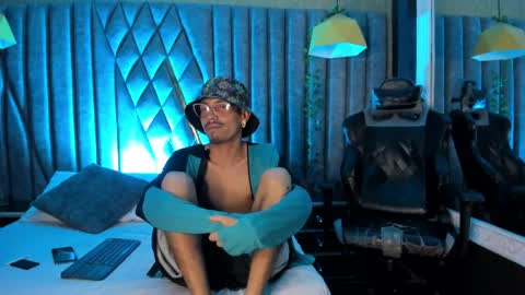 Snapshot of noaahtylor chatting on 05/30/26, 04:09 Noah online show from 05/30/26, 04:09