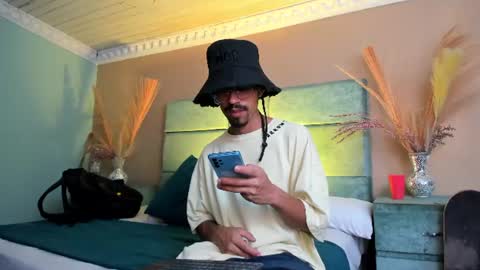 Snapshot of noaahtylor chatting on 06/22/26, 04:09 Noah online show from 06/22/26, 04:09