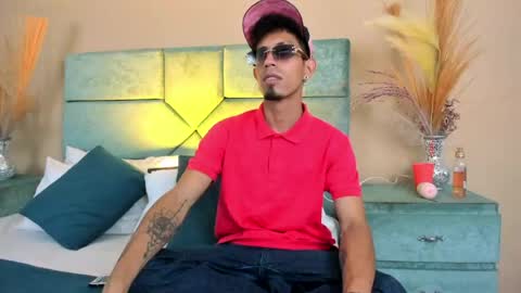 Snapshot of noaahtylor chatting on 07/19/26, 04:38 Noah online show from 07/19/26, 04:38