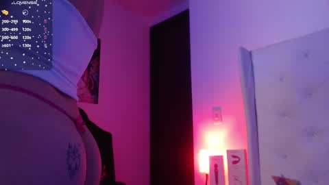 Snapshot of noah_and_kim69 chatting on 11/28/25, 03:31 Zoe online show from 11/28/25, 03:31