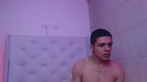 Snapshot of noah_and_kim69 chatting on 12/01/25, 05:45 Zoe online show from 12/01/25, 05:45