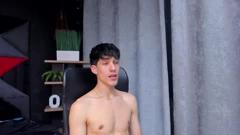 Snapshot of noah_brigth chatting on 12/19/24, 01:50 Noah Brigth online show from 12/19/24, 01:50