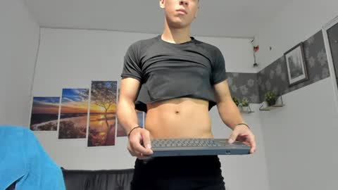 Snapshot of noah_flynn1 chatting on 04/30/26, 08:20 noah_flynn1 online show from 04/30/26, 08:20