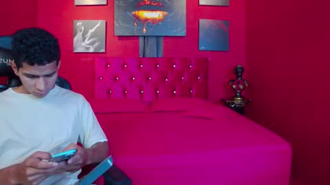 Snapshot of noah_greenhart chatting on 01/11/26, 03:06 Noah online show from 01/11/26, 03:06