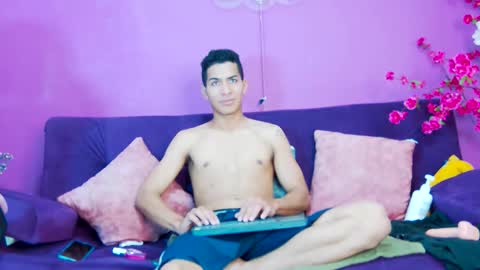 Snapshot of noah_greenhart chatting on 02/04/26, 03:07 Noah online show from 02/04/26, 03:07