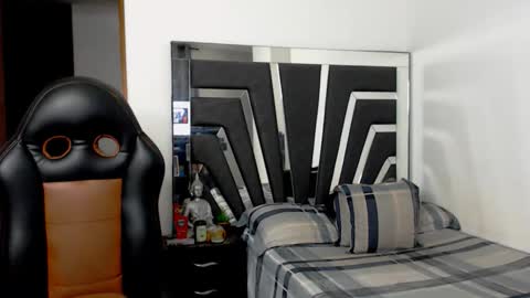 Noah Harris01 online show from 10/23/25, 11:57