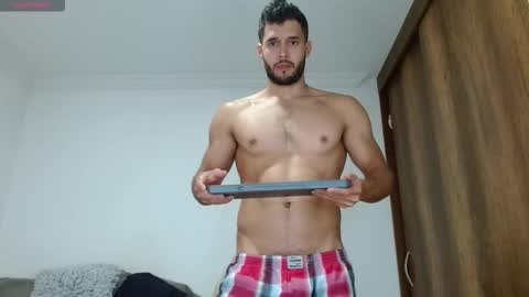 Snapshot of noah_jhonsonn chatting on 10/21/25, 02:40 Noah online show from 10/21/25, 02:40