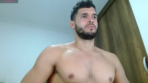 Snapshot of noah_jhonsonn chatting on 10/22/25, 11:43 Noah online show from 10/22/25, 11:43