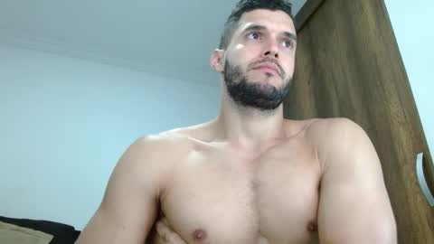 Snapshot of noah_jhonsonn chatting on 11/28/25, 10:40 Noah online show from 11/28/25, 10:40