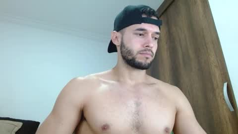 Snapshot of noah_jhonsonn chatting on 12/17/25, 11:38 Noah online show from 12/17/25, 11:38