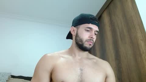 Snapshot of noah_jhonsonn chatting on 12/22/25, 04:15 Noah online show from 12/22/25, 04:15