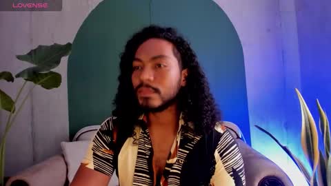 Snapshot of noah_jones__ chatting on 01/15/26, 06:00 Noah online show from 01/15/26, 06:00