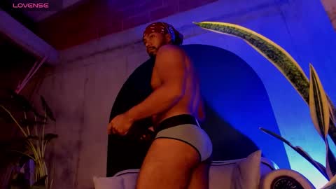 Snapshot of noah_jones__ chatting on 02/02/26, 10:36 Noah online show from 02/02/26, 10:36