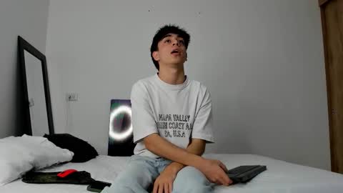 Snapshot of noah_loveboy chatting on 09/11/25, 08:53 Noah online show from 09/11/25, 08:53