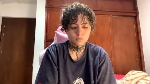 Snapshot of noah_martini chatting on 01/28/25, 02:00 noah hehim online show from 01/28/25, 02:00