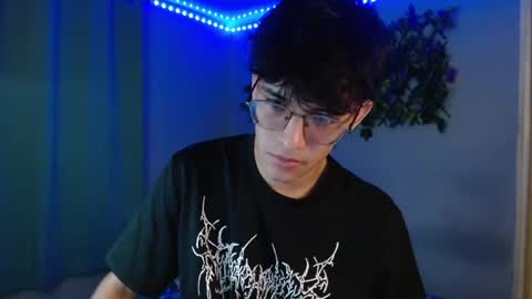 Snapshot of noah_millerx_ chatting on 04/09/26, 05:18 noah online show from 04/09/26, 05:18