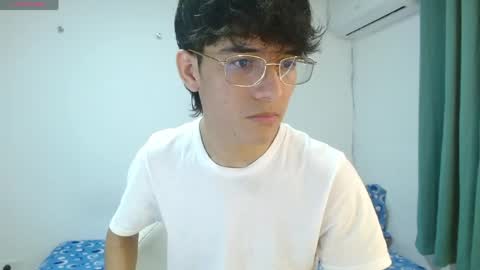 Snapshot of noah_millerx_ chatting on 05/01/26, 04:06 noah online show from 05/01/26, 04:06