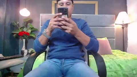 Snapshot of noah_oliver1 chatting on 06/07/26, 01:21 NOAH online show from 06/07/26, 01:21