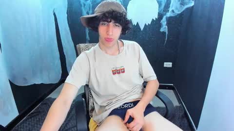 Snapshot of noah_sokolov chatting on 10/25/25, 04:13 noah_sokolov online show from 10/25/25, 04:13