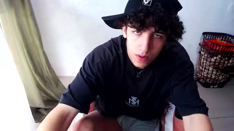 Snapshot of noah_sokolov_ chatting on 03/11/26, 05:52 Kervs online show from 03/11/26, 05:52