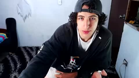 Snapshot of noah_sokolov_ chatting on 06/06/26, 04:12 Kervs online show from 06/06/26, 04:12