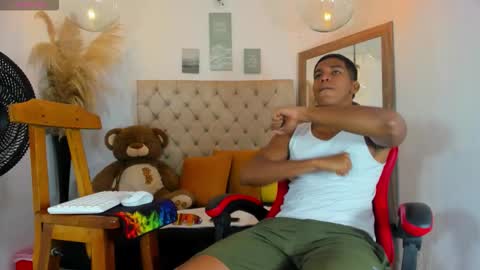 Snapshot of noah_sthone chatting on 01/17/26, 03:11 N O AH - S T H O N E online show from 01/17/26, 03:11