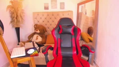 Snapshot of noah_sthone chatting on 02/14/26, 04:42 N O AH - S T H O N E online show from 02/14/26, 04:42