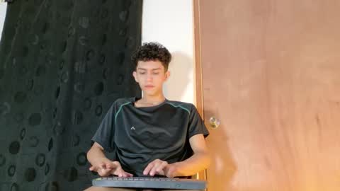 noah tyler  online show from 09/15/25, 12:54