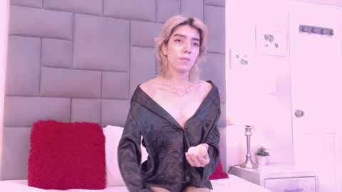 Snapshot of noahbells chatting on 12/15/25, 11:47 Noah online show from 12/15/25, 11:47