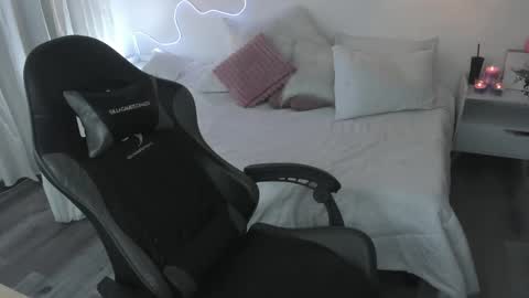 Snapshot of noahcryptic chatting on 03/18/26, 05:54 Noah online show from 03/18/26, 05:54