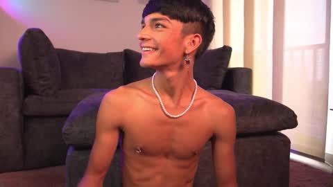 Snapshot of noahh_th03 chatting on 02/22/26, 08:29 Noah online show from 02/22/26, 08:29