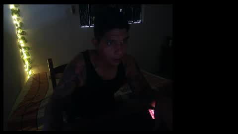 Snapshot of noahsmitt1 chatting on 05/18/26, 07:52 noah online show from 05/18/26, 07:52