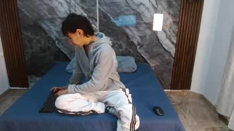 Snapshot of noahwalker__ chatting on 04/15/26, 11:17 online show from 04/15/26, 11:17