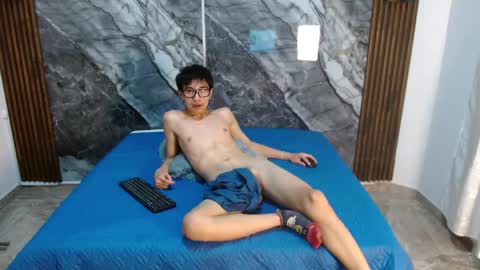 Snapshot of noahwalker__ chatting on 04/20/26, 11:06 online show from 04/20/26, 11:06