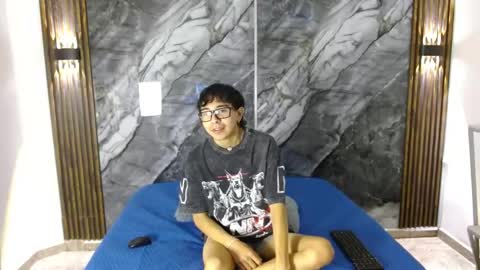 Snapshot of noahwalker__ chatting on 04/21/26, 11:05 online show from 04/21/26, 11:05