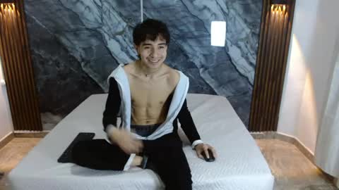 Snapshot of noahwalker__ chatting on 04/23/26, 11:09 online show from 04/23/26, 11:09