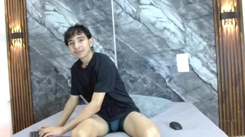 Snapshot of noahwalker__ chatting on 04/25/26, 02:25 online show from 04/25/26, 02:25